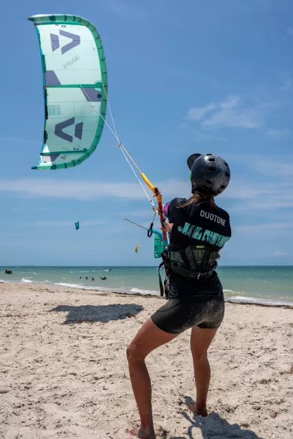 Learn kitesurfing in Colombia