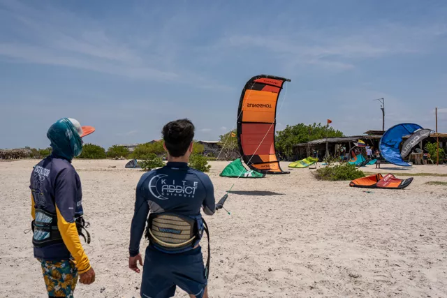 Learn kitesurfing in Colombia